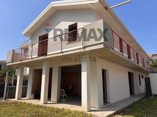 Villetta bifamiliare in vendita di 140 m² in Via Giuseppe Garibaldi, 31