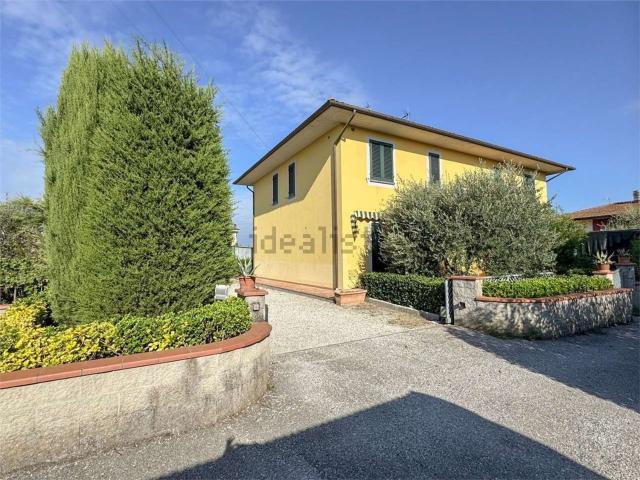 Villetta bifamiliare in vendita di 140 m² in Via Giuseppe Giusti