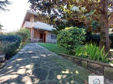 Villetta bifamiliare in vendita di 140 m² in Via Giuseppe Parini, 11