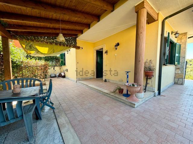 Villetta bifamiliare in vendita di 140 m² in Via Guido Reni, 29