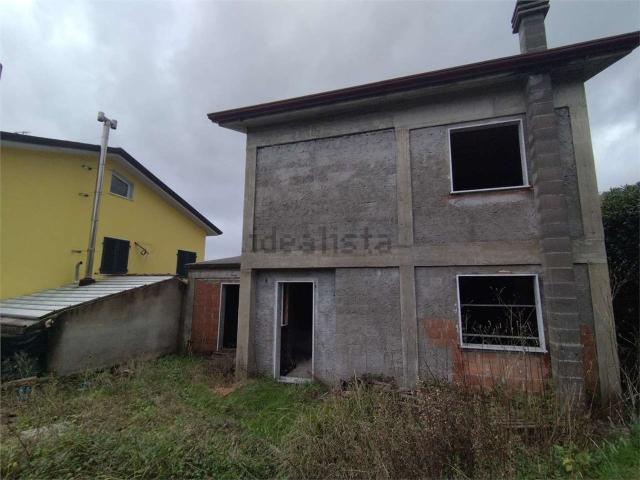 Villetta bifamiliare in vendita di 140 m² in Via Isola Alta
