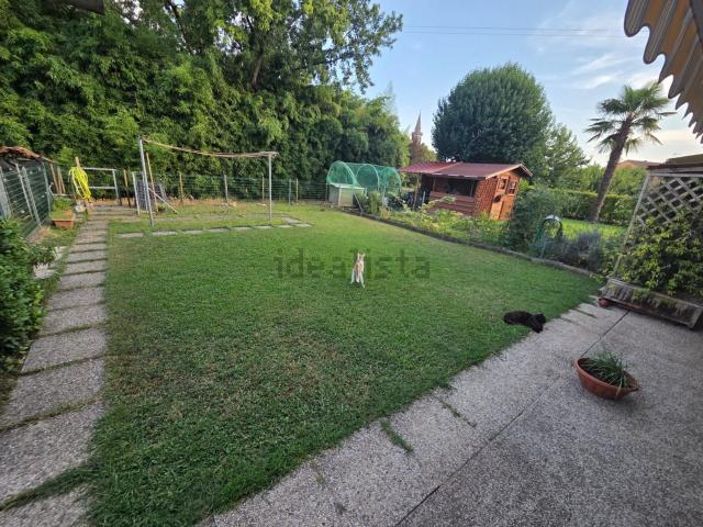 Villetta bifamiliare in vendita di 140 m² in Via L. de Paulis