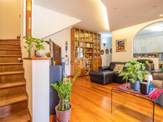 Villetta bifamiliare in vendita di 140 m² in Via Lago di Lugano, 26