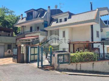 Villetta bifamiliare in vendita di 140 m² in Via Martin Luther King, 1