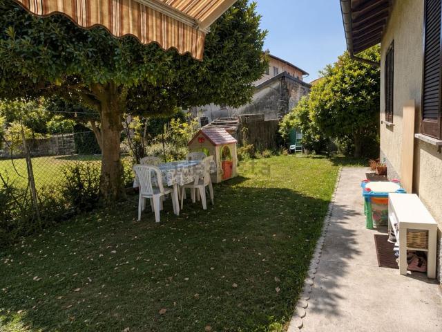 Villetta bifamiliare in vendita di 140 m² in Via Marchirolo, 1