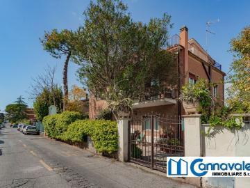 Villetta bifamiliare in vendita di 140 m² in Via Minerbio