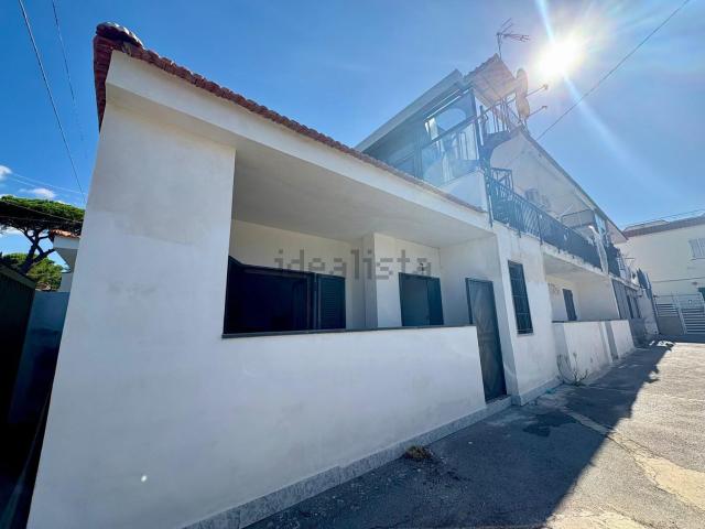 Villetta bifamiliare in vendita di 140 m² in Via Montagnelle