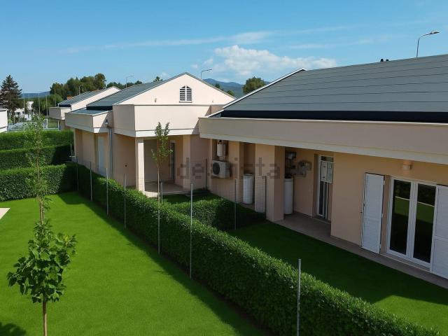 Villetta bifamiliare in vendita di 140 m² in Via Nettunense, 58