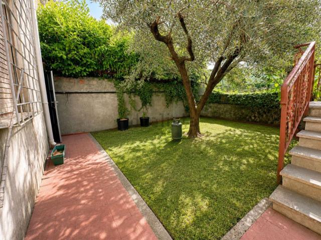 Villetta bifamiliare in vendita di 140 m² in Via Pratolino