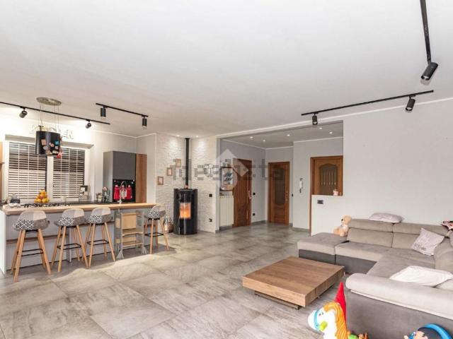 Villetta bifamiliare in vendita di 140 m² in Via Remondi, 38