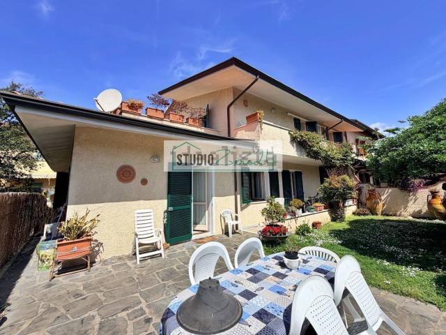Villetta bifamiliare in vendita di 140 m² in Via Vittorio Veneto