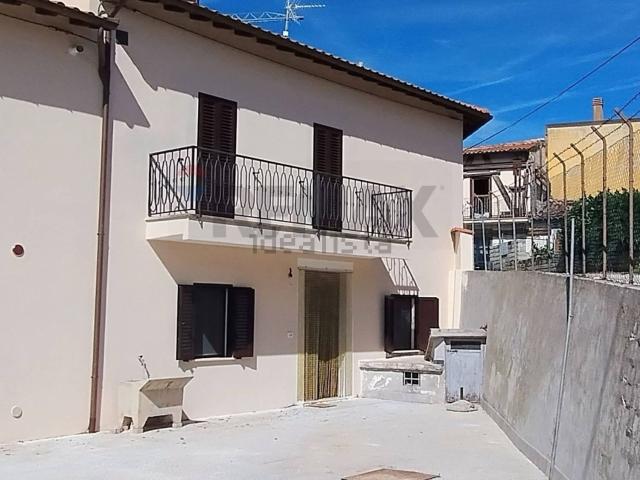 Villetta bifamiliare in vendita di 140 m² in Località Colle di Roio