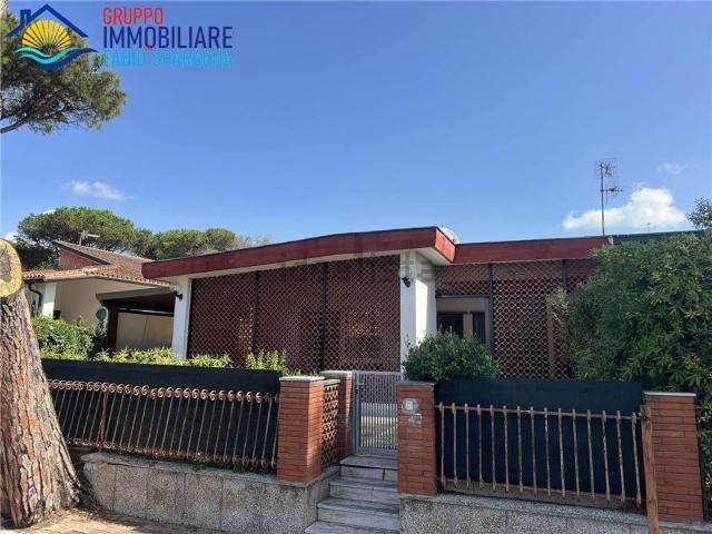 Villetta bifamiliare in vendita di 140 m² in Viale dei Pini