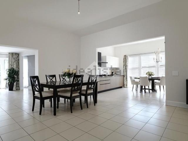 Villetta bifamiliare in vendita di 140 m² in Viale Jacopo dal Verme, 209