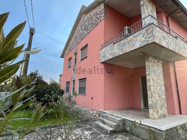 Villetta bifamiliare in vendita di 140 m²