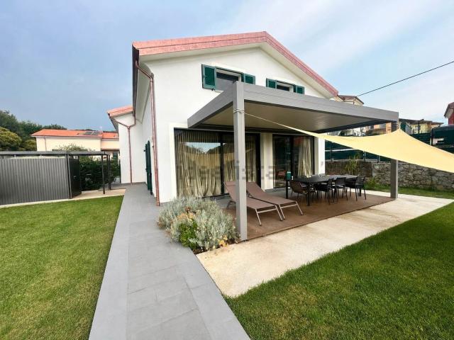 Villetta bifamiliare in vendita di 140 m²