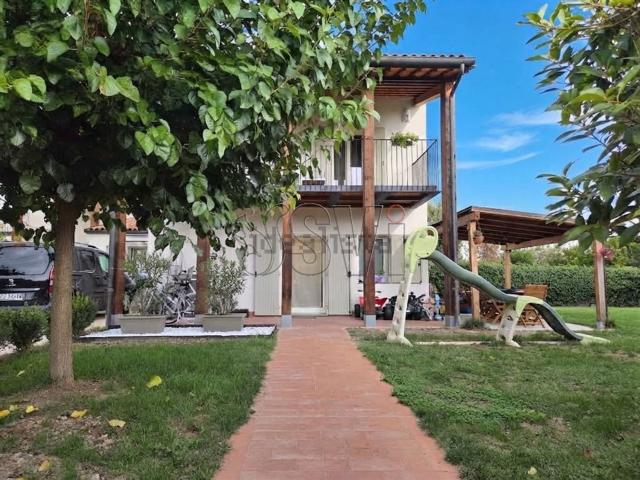 Villetta bifamiliare in vendita di 140 m²