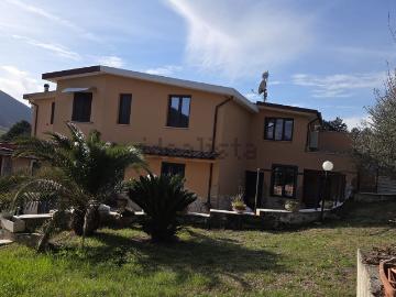 Villetta bifamiliare in vendita di 140 m²