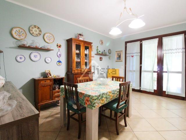 Villetta bifamiliare in vendita di 141 m² in Via Ulivi, 233