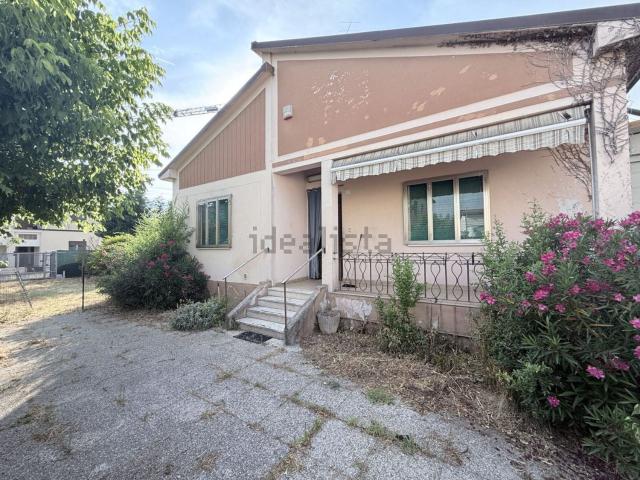 Villetta bifamiliare in vendita di 141 m² in Via L. dal Cero