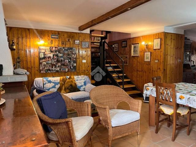Villetta bifamiliare in vendita di 142 m² in Via Barrata, 58