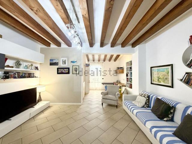 Villetta bifamiliare in vendita di 142 m² in Via Galileo Galilei, 129