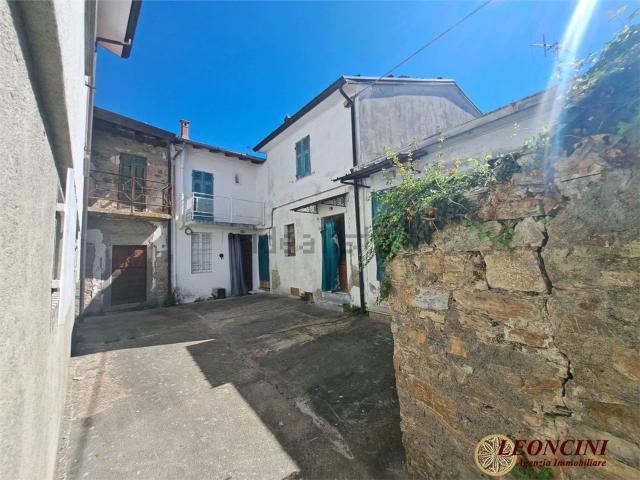 Villetta bifamiliare in vendita di 142 m² in Via Gigliana