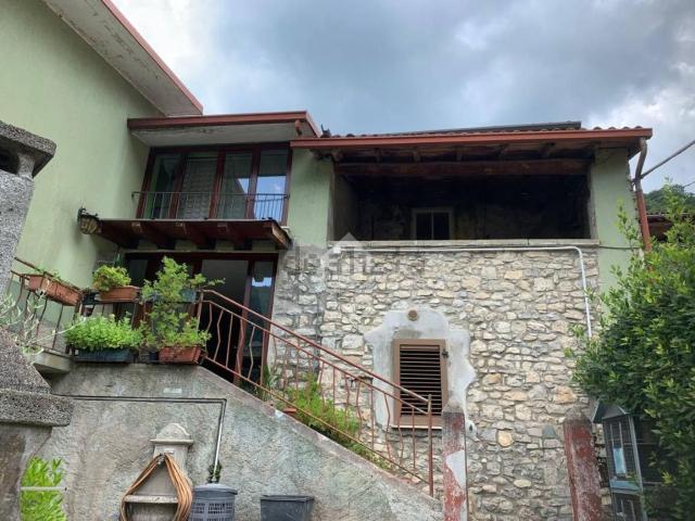 Villetta bifamiliare in vendita di 142 m² in Via Martinelli