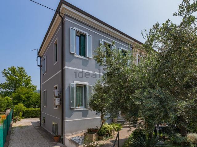 Villetta bifamiliare in vendita di 142 m²