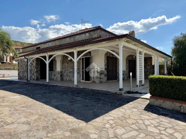 Villetta bifamiliare in vendita di 147 m² in Via Tredoliche, 2