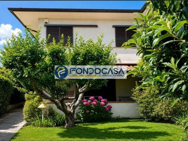 Villetta bifamiliare in vendita di 147 m² in Via delle Erbe
