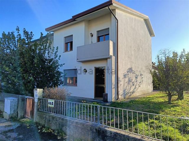 Villetta bifamiliare in vendita di 147 m² in Via Fratelli Faccani, 14