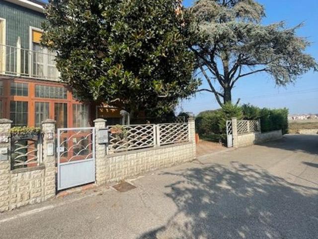 Villetta bifamiliare in vendita di 147 m² in Via Luciano Gualandi