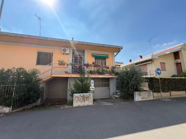 Villetta bifamiliare in vendita di 147 m² in Via Montello