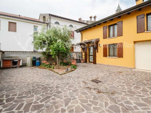 Villetta bifamiliare in vendita di 147 m² in Via Nicolò Tomaseo, 59
