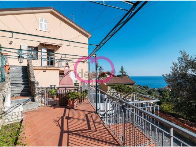 Villetta bifamiliare in vendita di 147 m² in Via Nuova Cantalupo