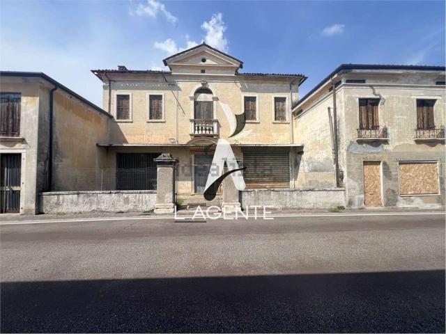 Villetta bifamiliare in vendita di 147 m² in Via Roma