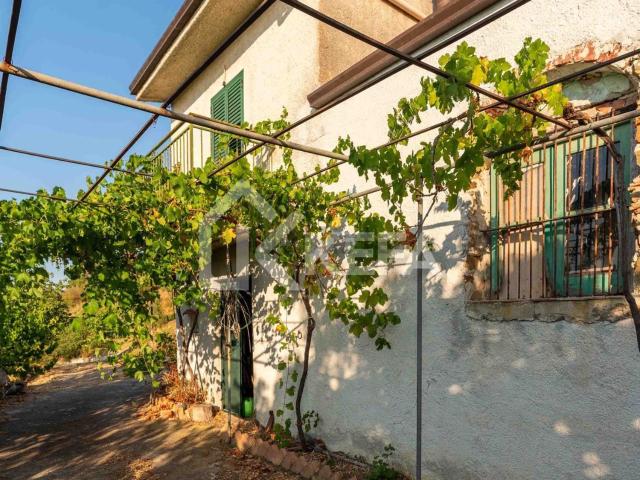 Villetta bifamiliare in vendita di 144 m² in Contrada Roccazzo