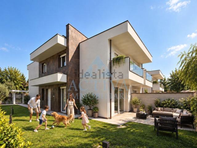 Villetta bifamiliare in vendita di 144 m² in Via Achille Grandi