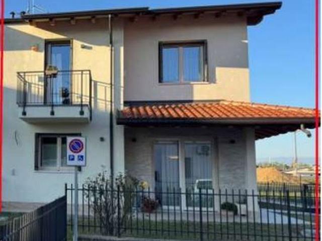 Villetta bifamiliare in vendita di 144 m² in Via Camacici, 108