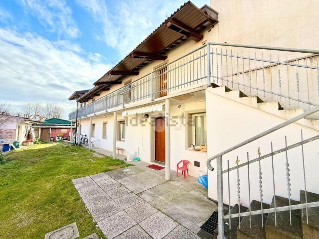 Villetta bifamiliare in vendita di 144 m² in Via Nespoledo, 16