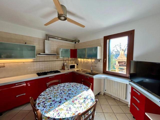 Villetta bifamiliare in vendita di 144 m² in Via Pier Paolo Martinati, 33