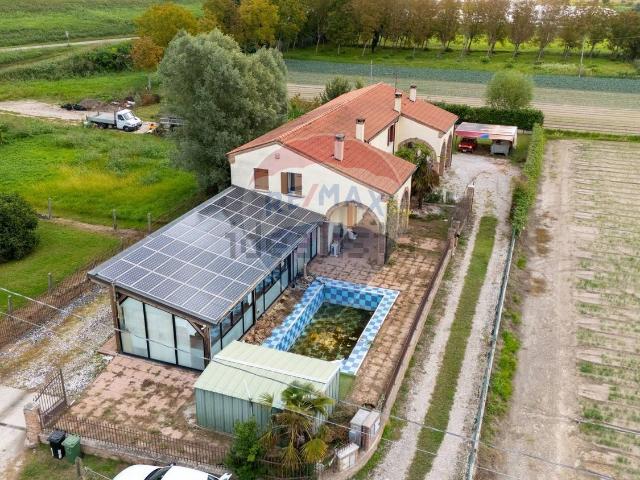 Villetta bifamiliare in vendita di 144 m² in Via Rettilineo Zuliani