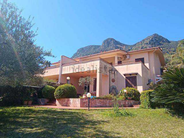 Villetta bifamiliare in vendita di 145 m² in Contrada Speciale