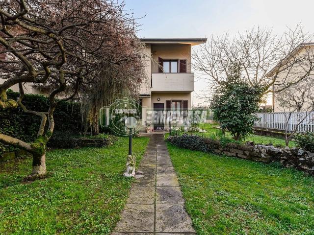 Villetta bifamiliare in vendita di 145 m² in Via V. Pratolini, 58