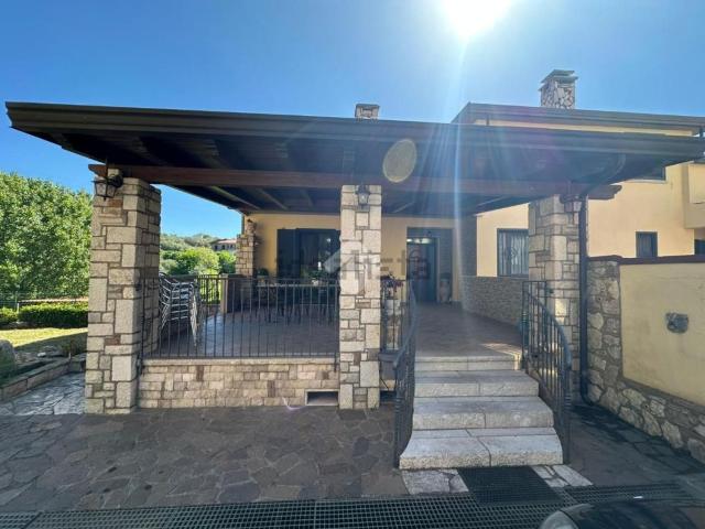 Villetta bifamiliare in vendita di 145 m² in Via Vitulanese, 182