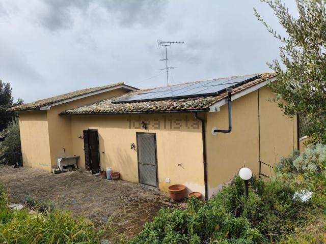Villetta bifamiliare in vendita di 145 m² in Via XII Ottobre, 51