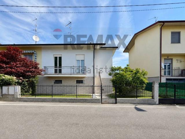 Villetta bifamiliare in vendita di 145 m² in Via XXV Aprile, 10
