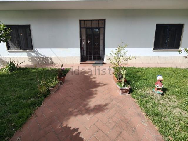 Villetta bifamiliare in vendita di 145 m² in Via A.Vespucci
