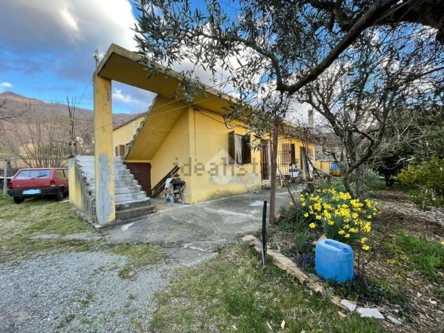 Villetta bifamiliare in vendita di 145 m² in Via acquabianca